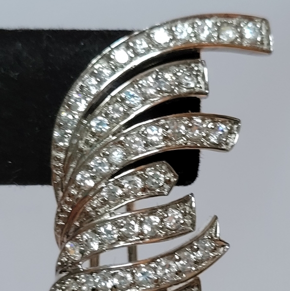 Elegant silver earrings with crystals for pierced ears. Stamped 925. - Picture 2 of 8